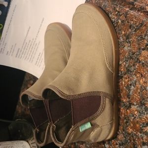 Sanuk boots